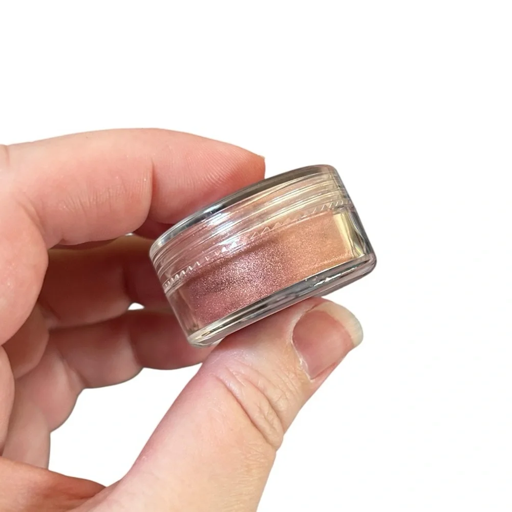 Notoriously Morbid Spectre with a Beating Heart Shimmer Blush Vegan Loose Powder